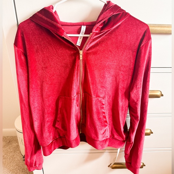 Fabletics zipper pull velvet top. - Picture 1 of 4